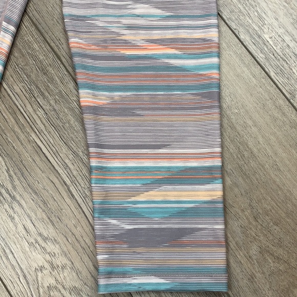 Prana Pillar Printed Capri Leggings - Picture 6 of 8